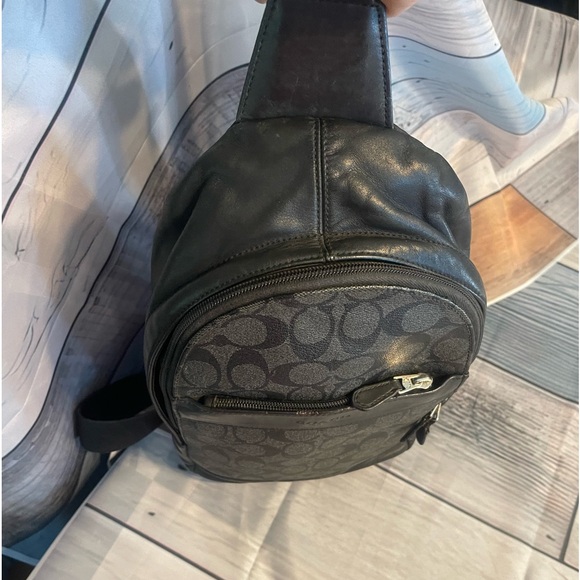 Coach Charles Pack in Signature Jacquard F54787 in GUC - Picture 5 of 11